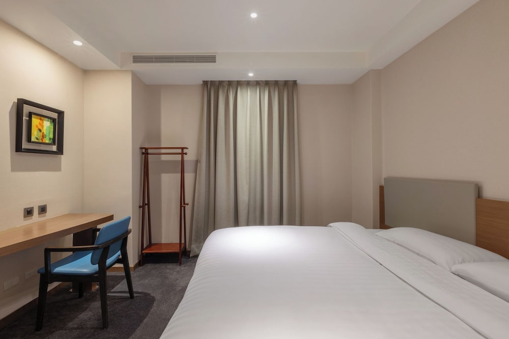 ELITE, KING BED, NO WINDOW