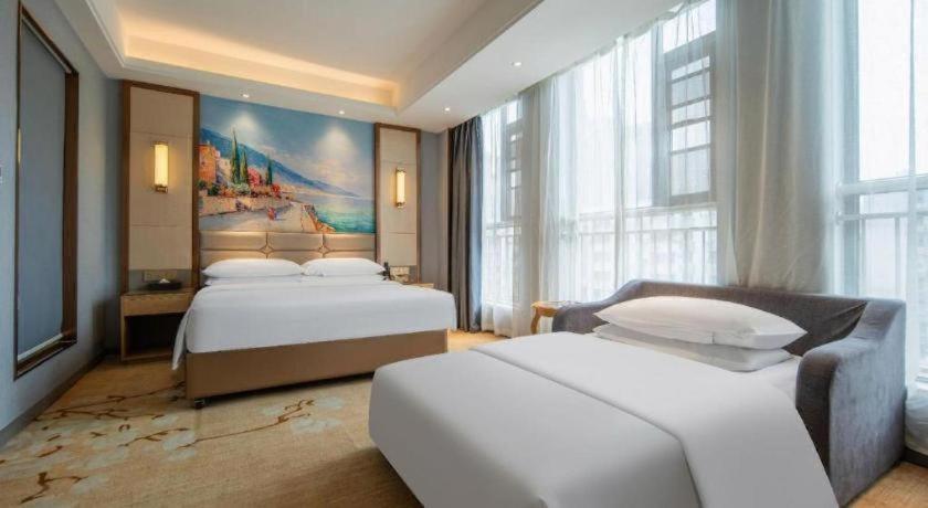 Vienna Hotel (Wuhan Jiangang Metro Station) 23/59