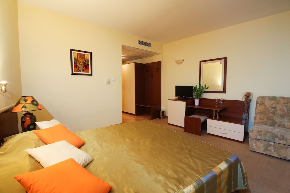 Hotel Veris 11/18