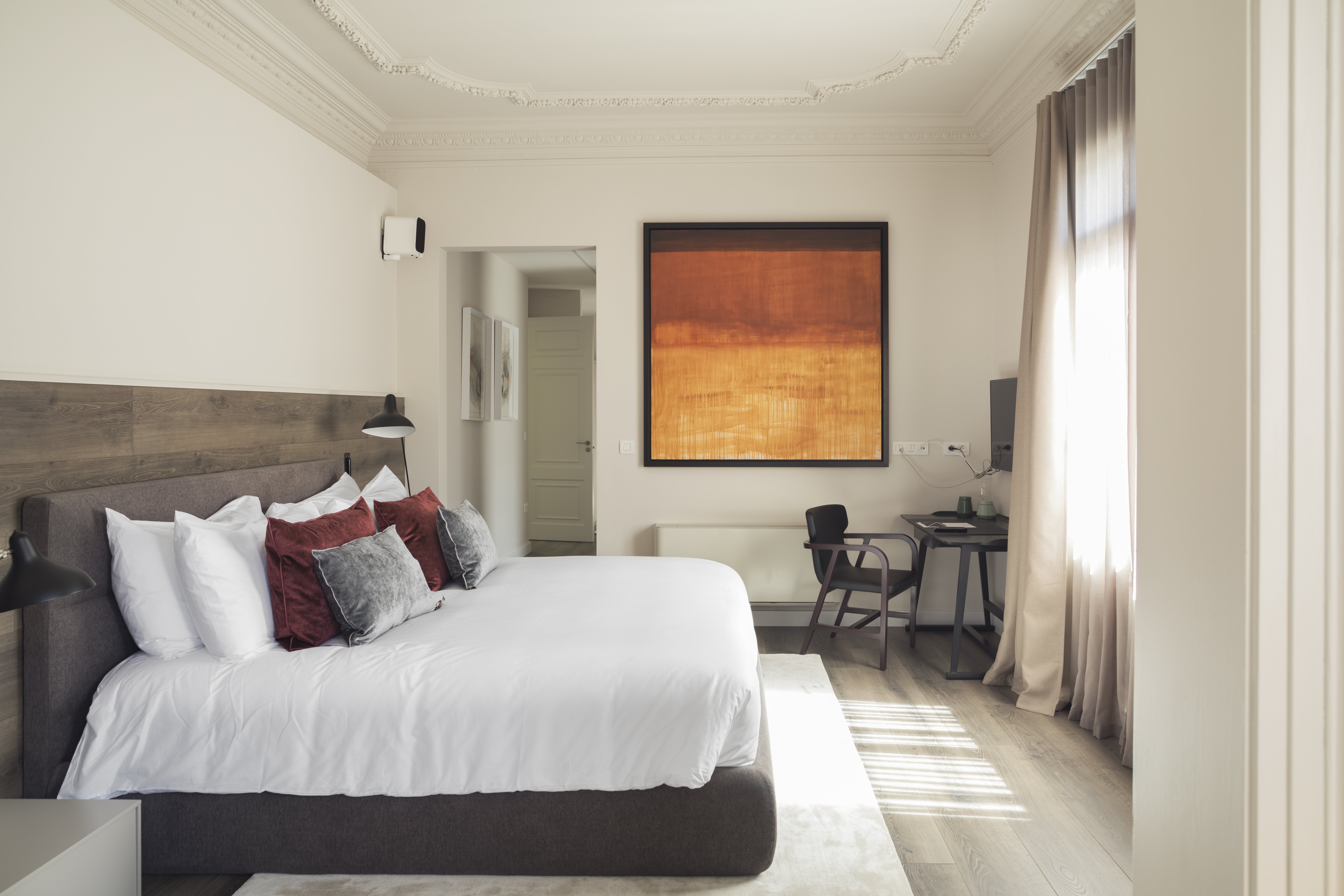CASAGRAND LUXURY SUITES 12/76