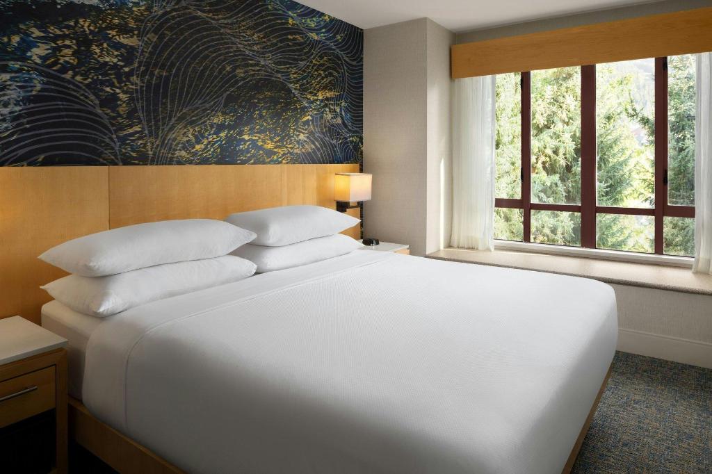 2 Bedrooms, Deluxe, Suite, Twin Beds, King Bed, Sofa, Balcony, Delta Whistler Village Suites 2/10