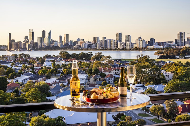 Metro Hotel Perth 46/48