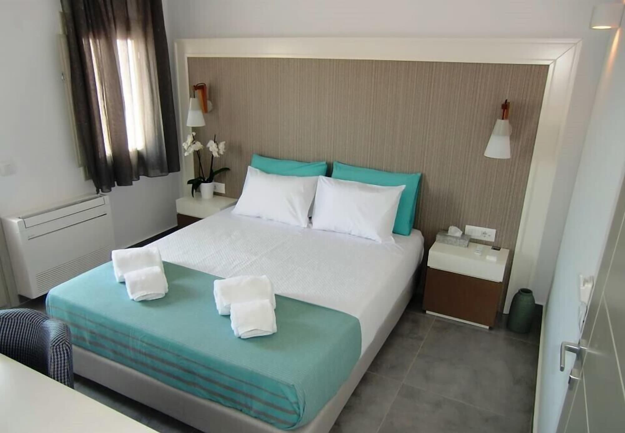 DELUXE, DOUBLE BED