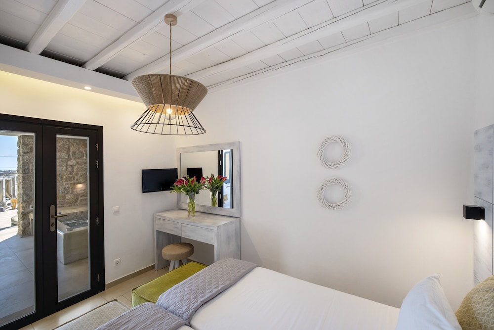 Apartment, 4 Beds, Pool View, Outdoor Jetted Tub, Terrace