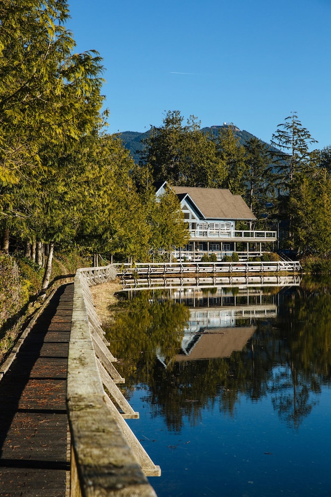 Embarc Ucluelet 35/38