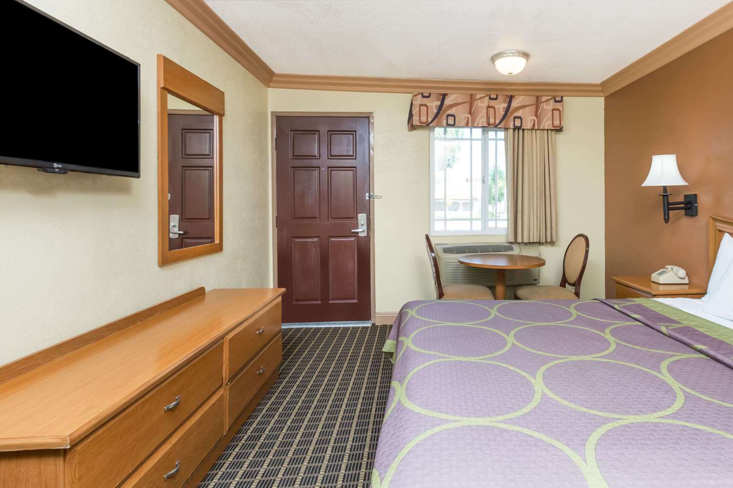 Super 8 by Wyndham Azusa CA 16/19