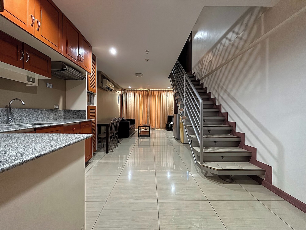 Uptown Condotel 14/73