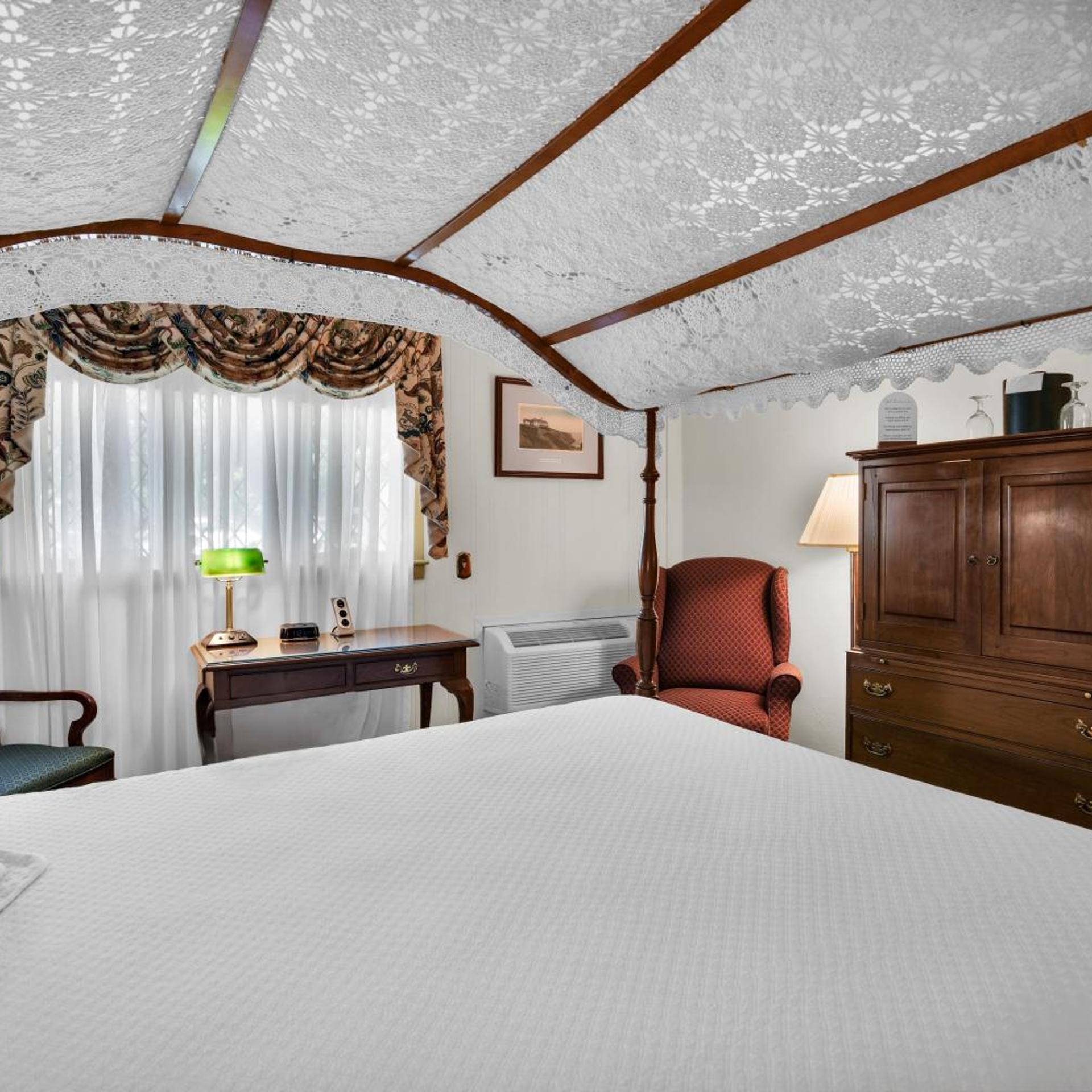Canopy, Queen Bed