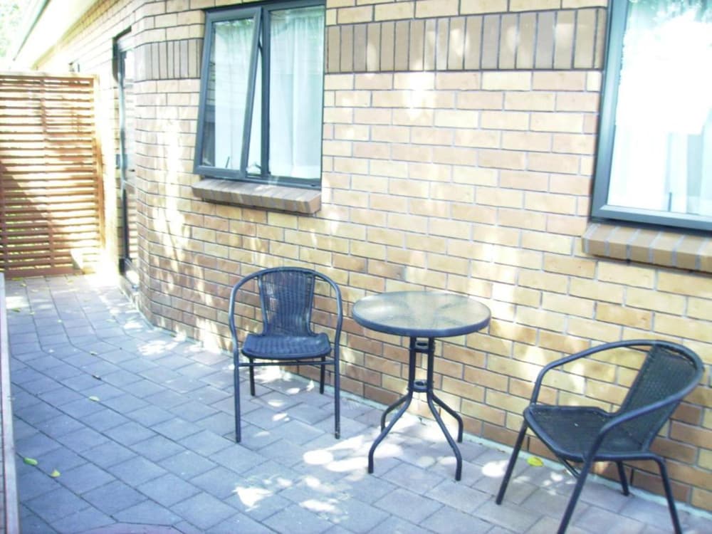 Albert Court Motor Lodge 33/57