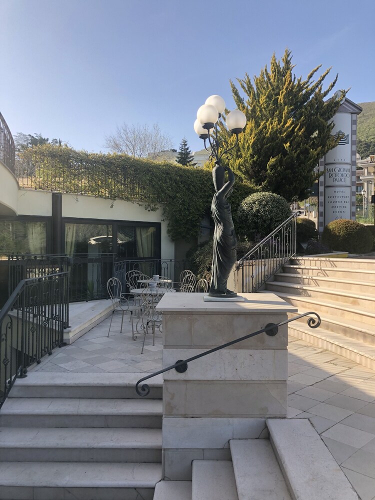 San Giovanni Rotondo Palace 68/76
