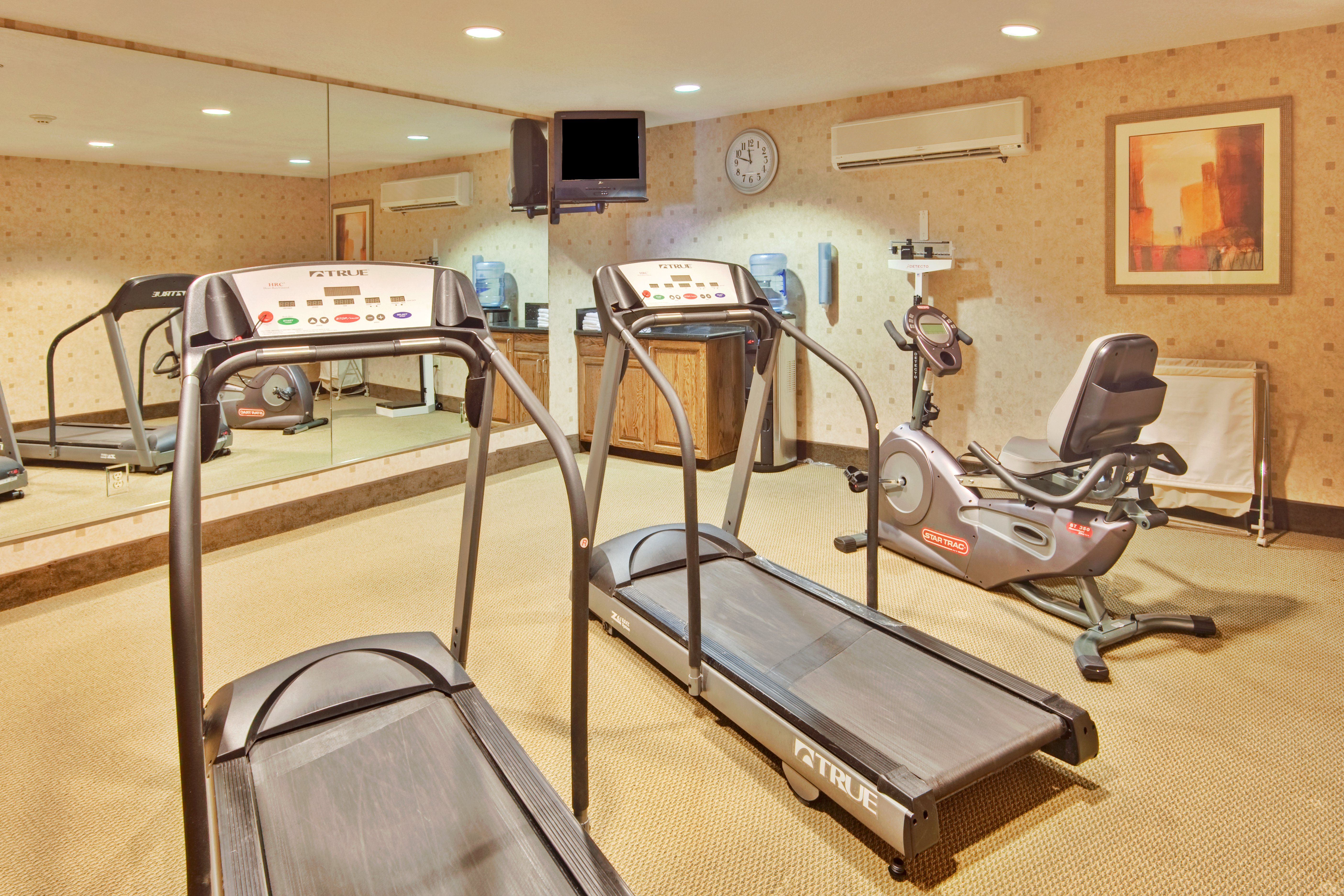 Holiday Inn Express Delano Hwy 99 31/49