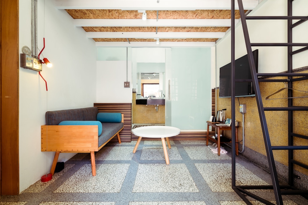 With inn Hostel 30/50