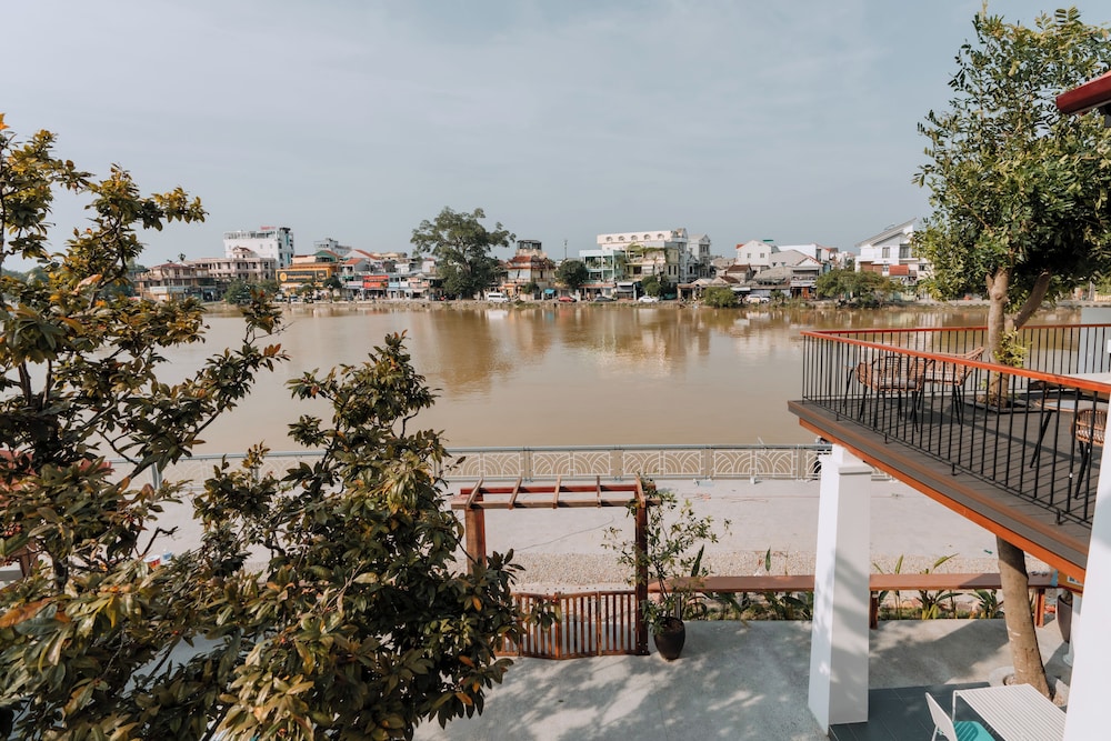 Hue Riverside Villa 37/50