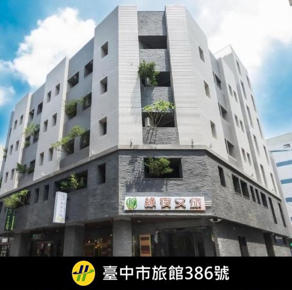 Greenight Hotel 7/72