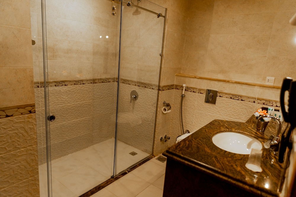 Lamar Azur Hotel 37/39