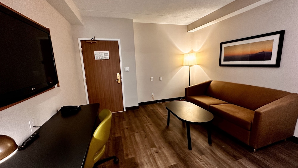 Newmarket Hotel And Suites 48/66