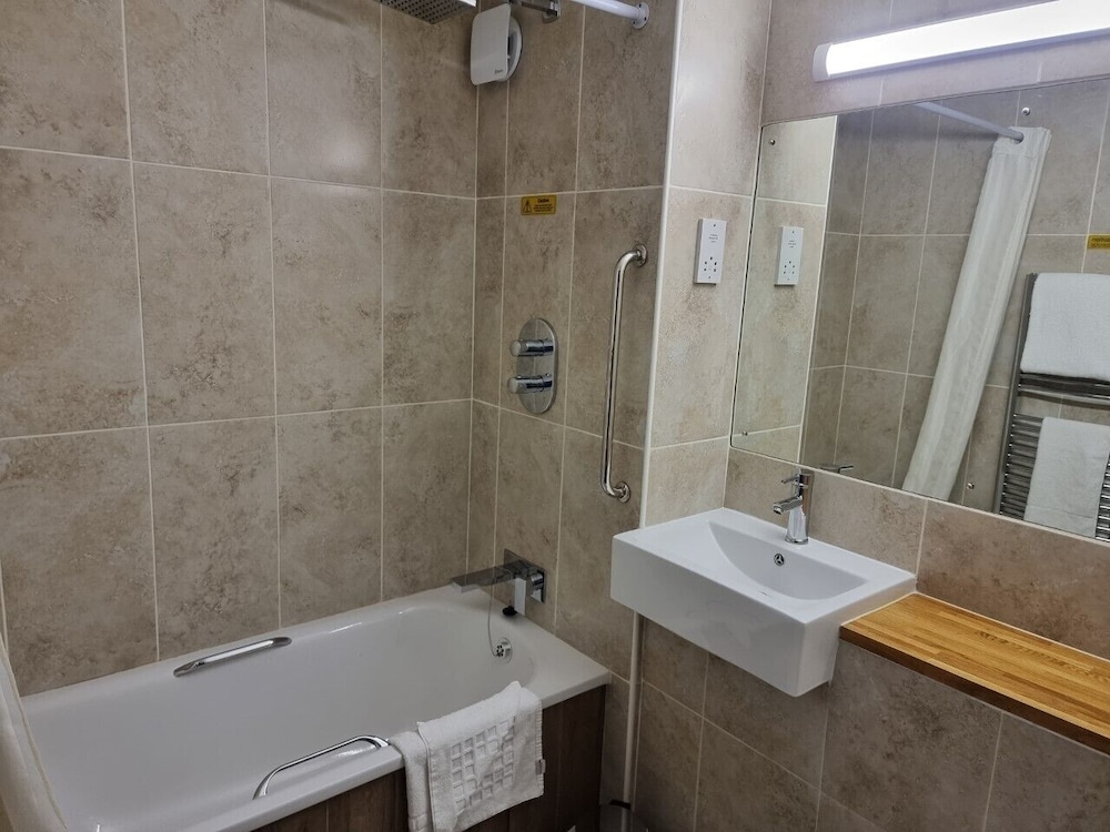 Travel Plaza Hotel 69/69