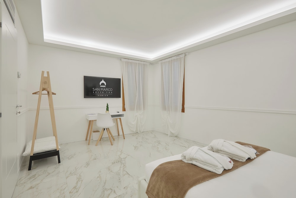 SUPERIOR, SUITE, ANNEX