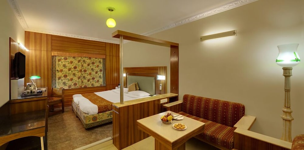 Amar Yatri Niwas 35/50