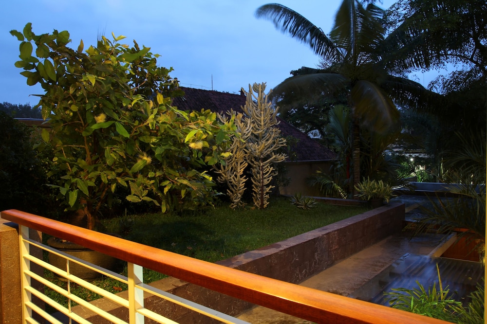 COZY Boutique Guest House 53/57