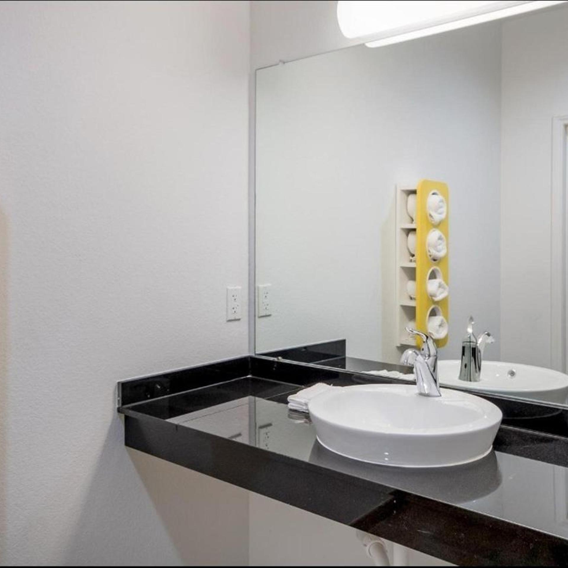 Room, King Bed, Smoking, Accessible, Motel6 Channelview, TX 8/10
