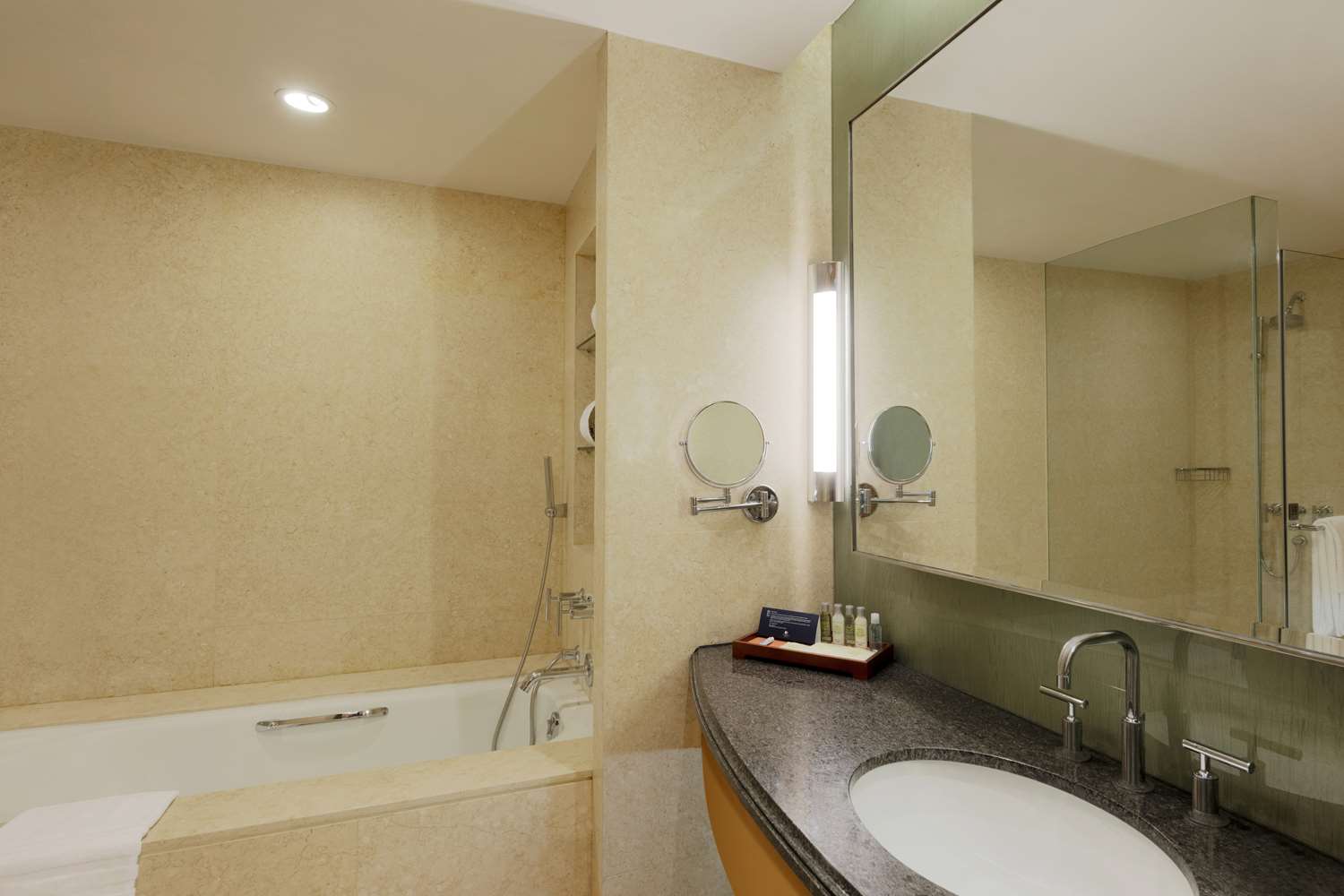 Executive, Twin Beds, Lounge Access, DoubleTree by Hilton Hotel Shanghai Pudong 3/4