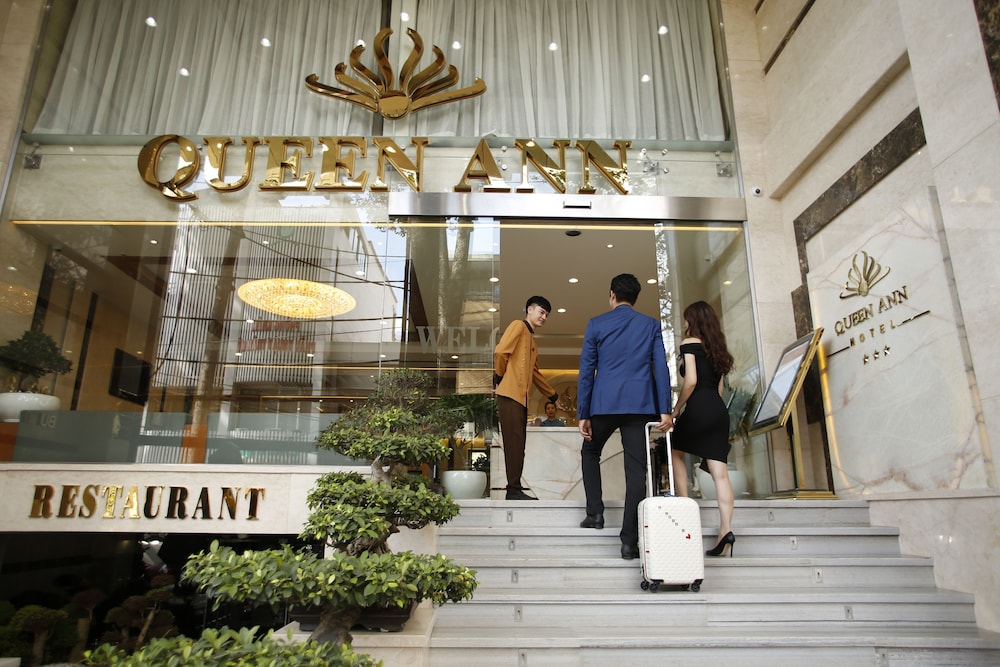 QUEEN ANN HOTEL 7/74