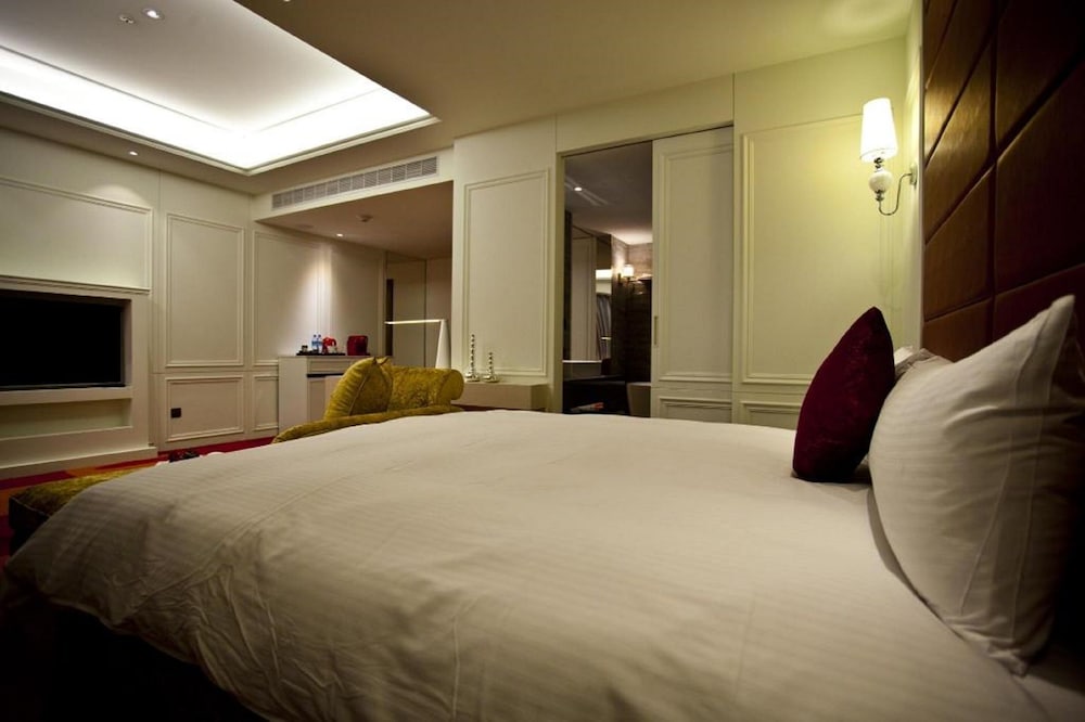 In Sky Hotel 11/46