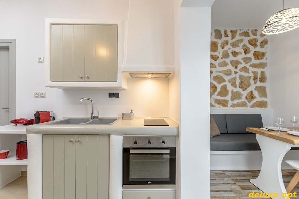 Aphrodite Luxury Apartments 24/36
