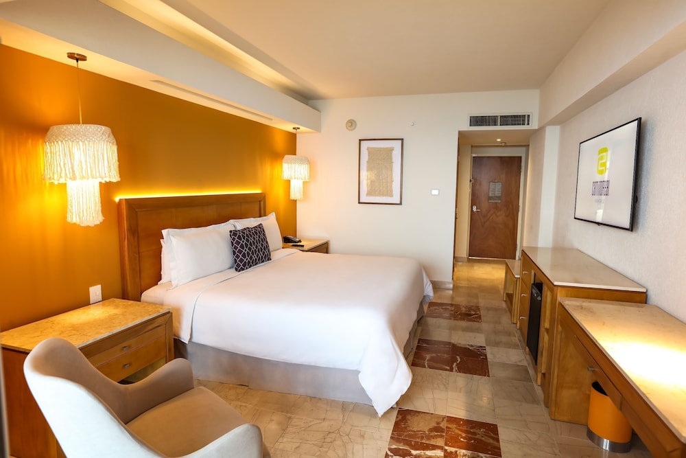 SUPERIOR, DELUXE, KING BED, OCEAN VIEW