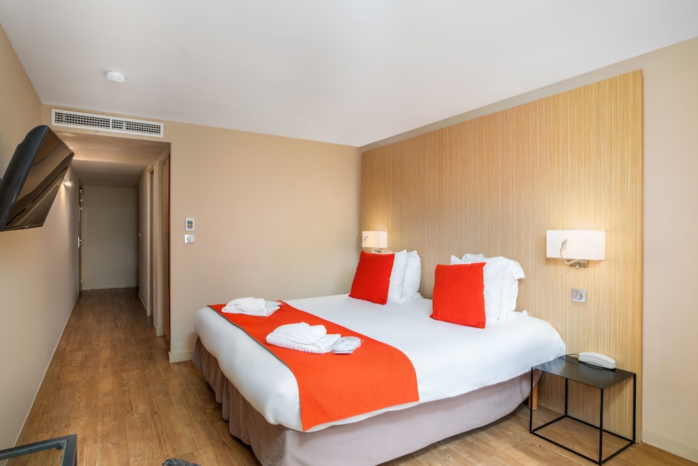 ROOM, DOUBLE BED