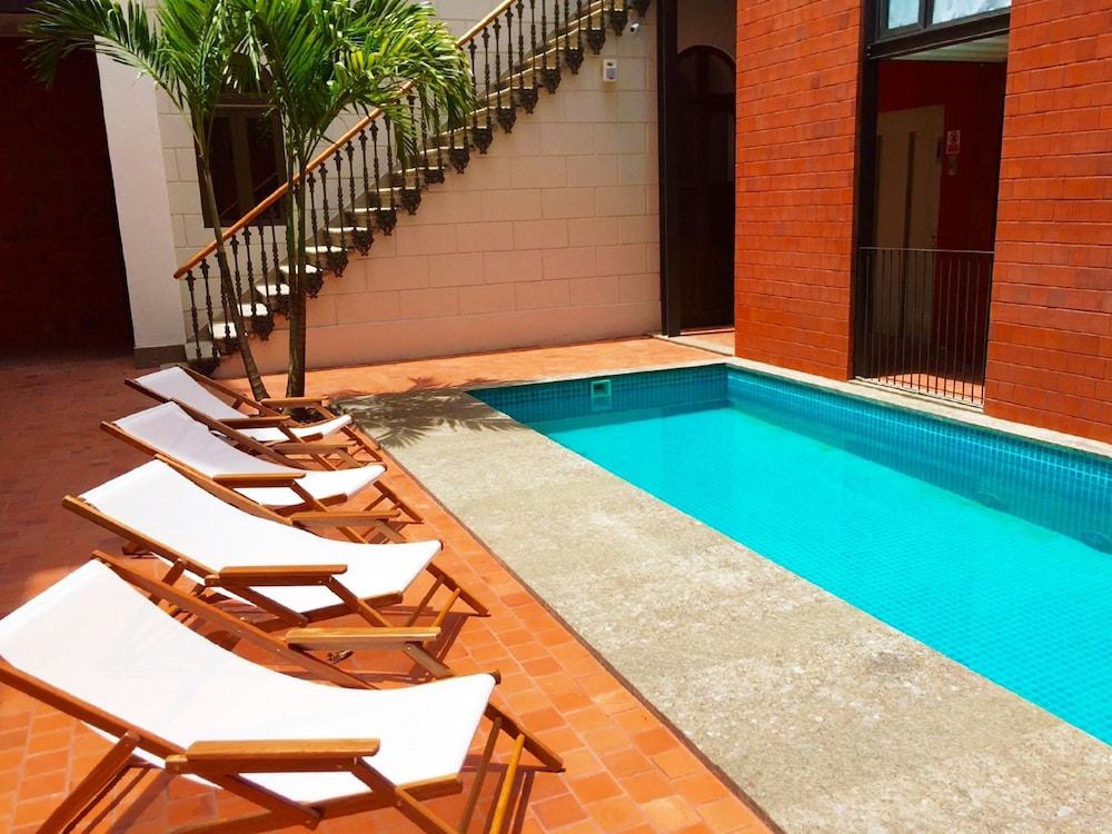 Villa 25 Hostel & Suites 64/69
