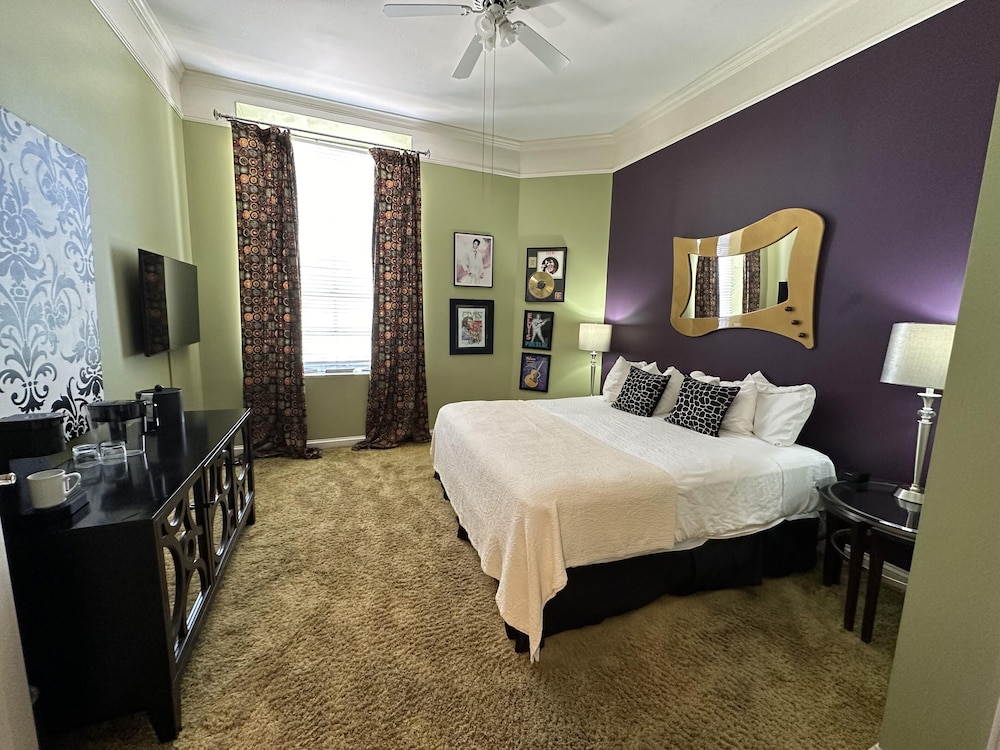 Old Capitol Inn 8/33