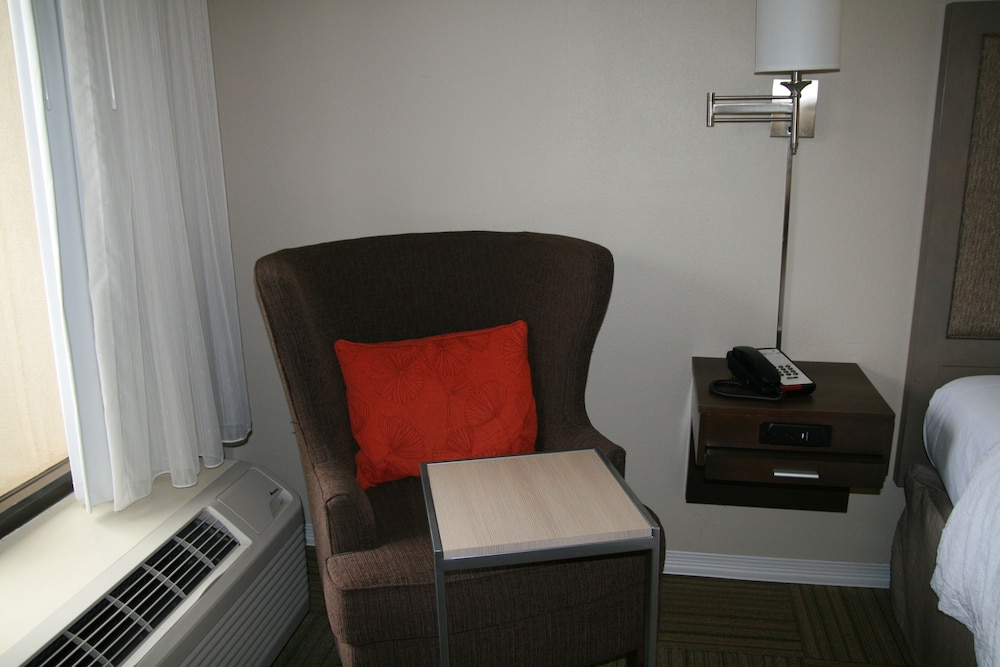 Hampton Inn Caryville-I-75/Cove Lake-State Park 33/84