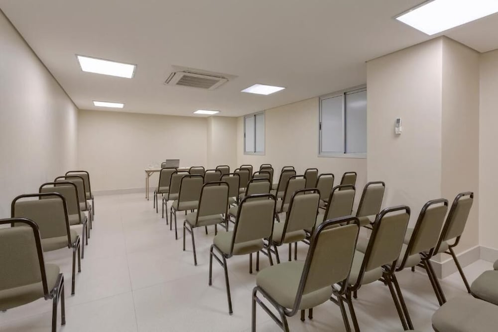 Ibis Styles Belem Hangar 56/69