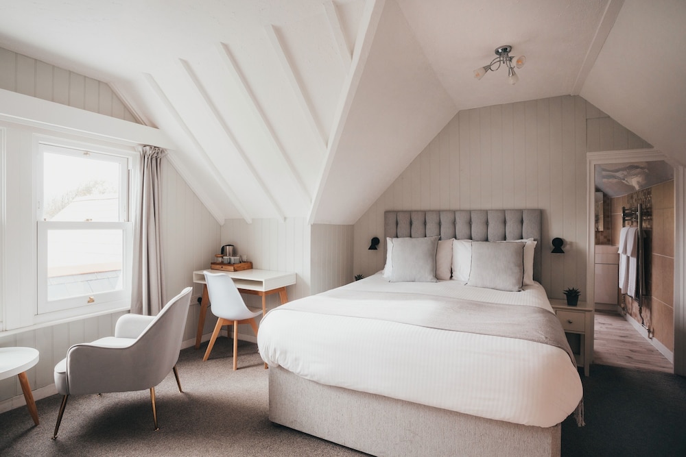 The Bay Hotel 5/50