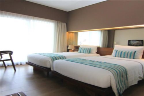 Room, Double or Twin Bed, Pool Access
