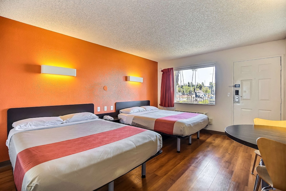 Motel6 Oakland, CA - Embarcadero 23/48