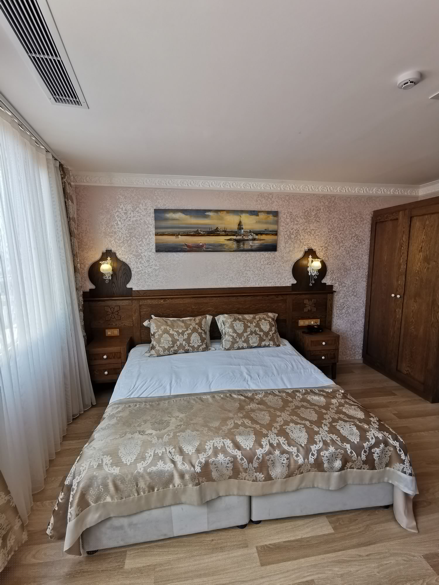 EXCLUSIVE, DOUBLE BED