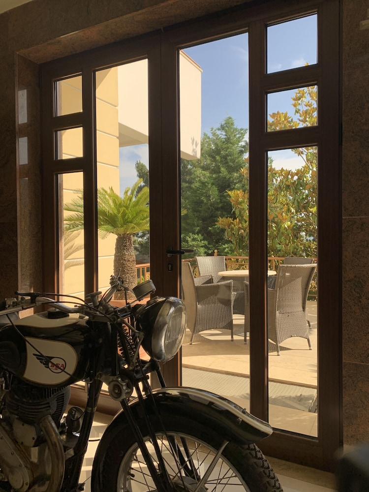 Parnis Palace Hotel Suites 14/25