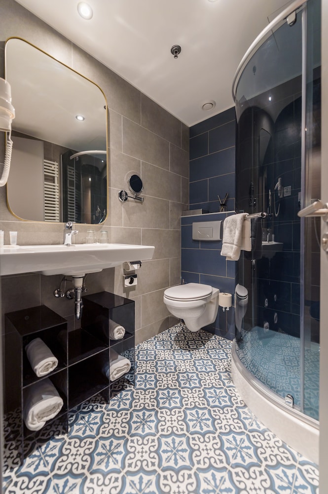 Alta Moda Hotel by Mellow Mood Hotels 56/57