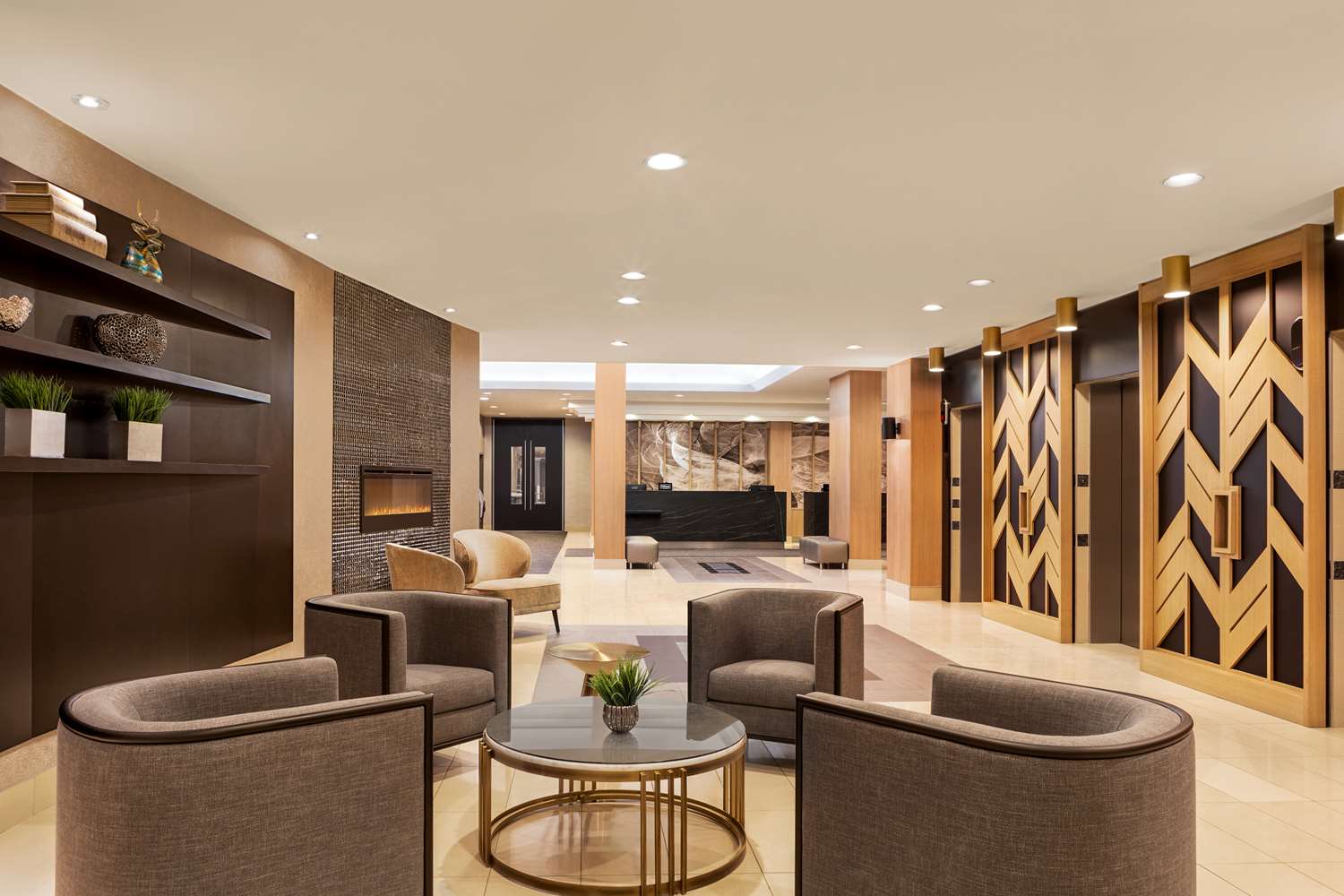DoubleTree by Hilton Pointe Claire Montreal Airport West 12/13