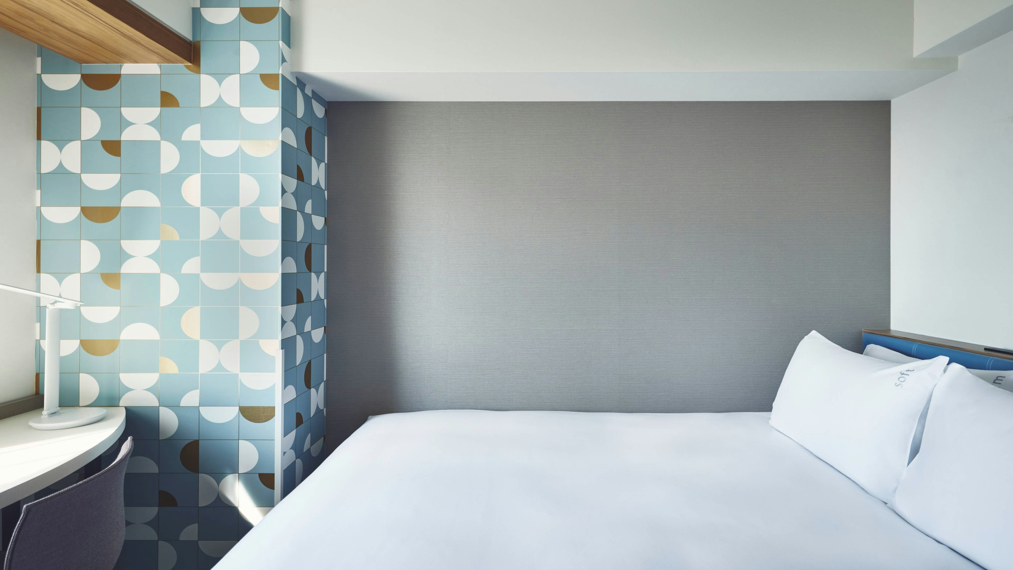 Standard, Queen Bed