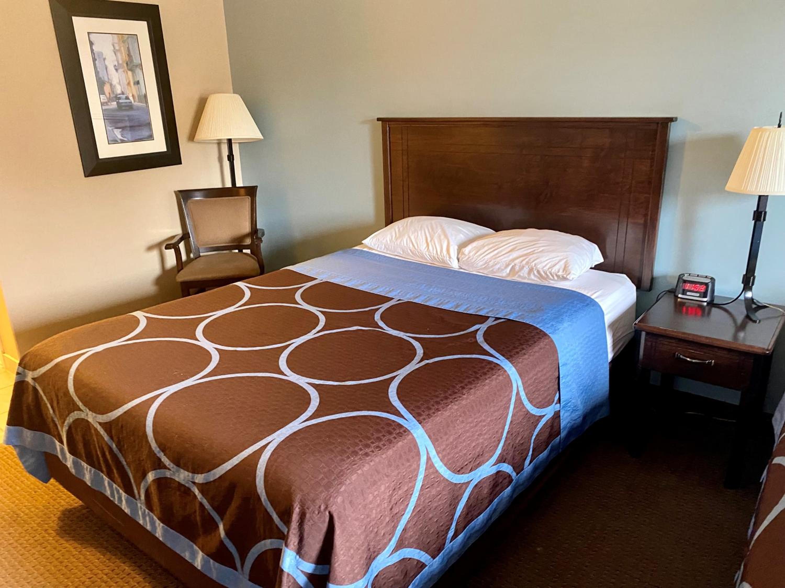 Family Suite, Double Bed, Super 8 by Wyndham Edmonton South 3/6
