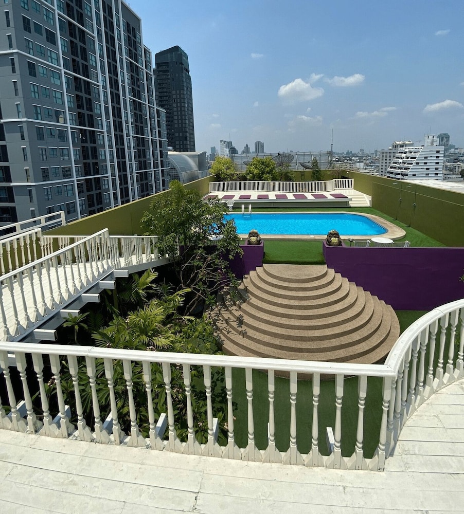 The Victory Executive Residences 1/62
