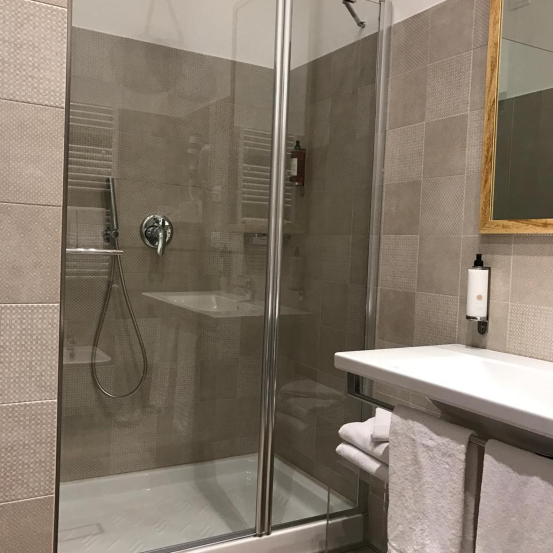 غرفة سوبيريور ثلاثية بسرير فردي، Hotel Bernina 7/9