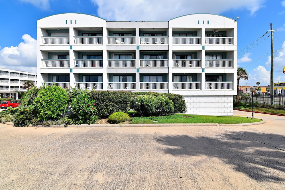 Casa Del Mar Beachfront Suites 22/82