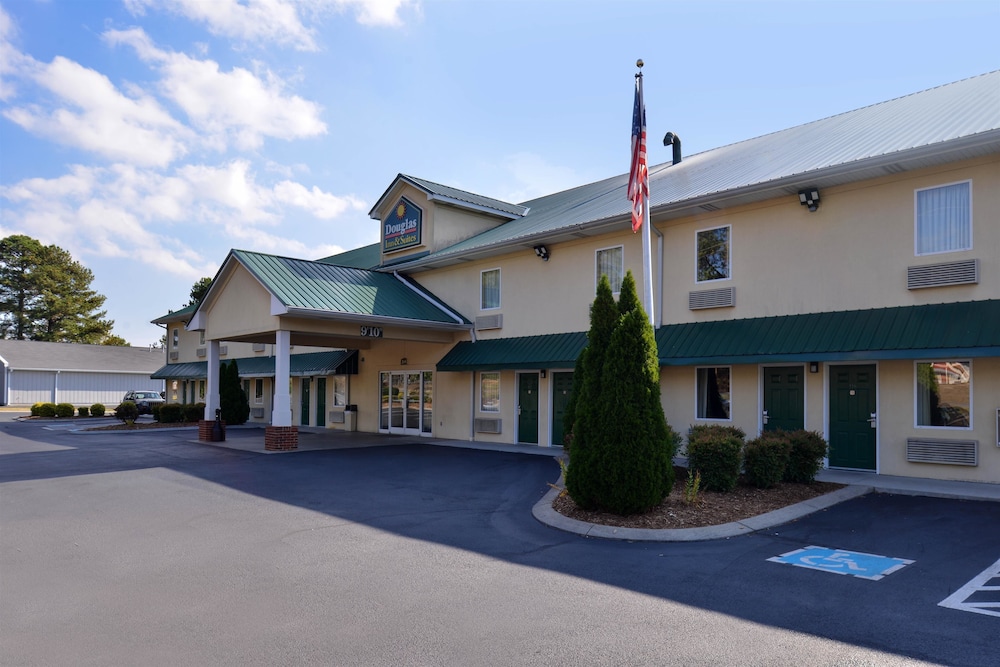 Douglas Inn And Suites 2/41
