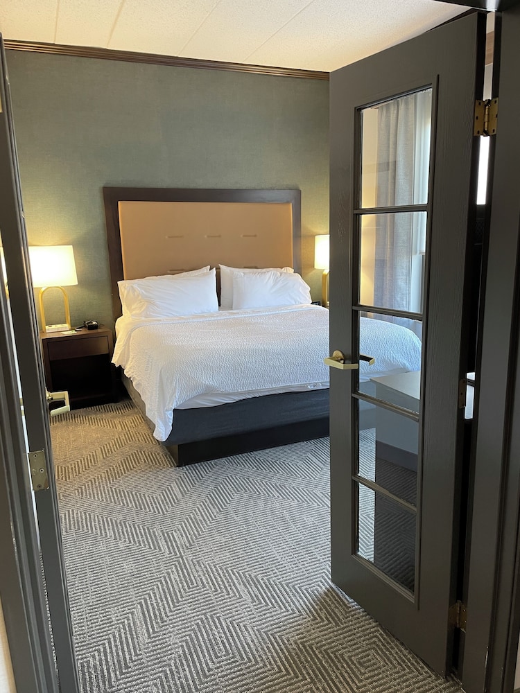 Suite, King Bed, Sofa
