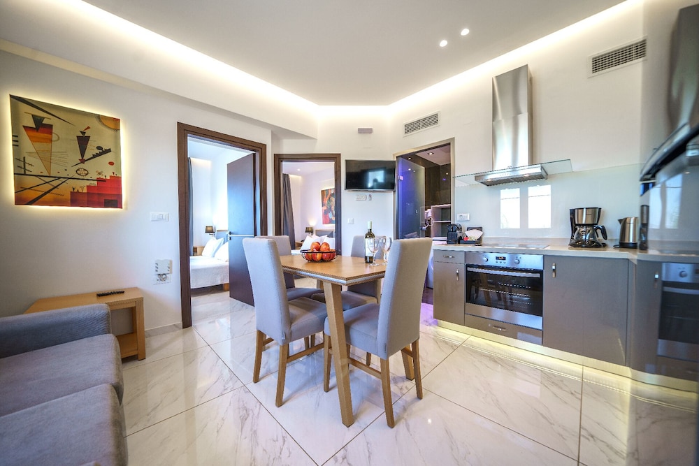 Elysian Suites 41/61